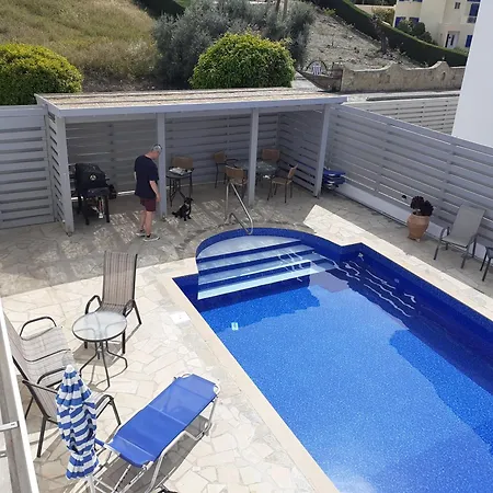 Iremia, A Peaceful 2-bed With Pool, Beneath Our Private דירה *