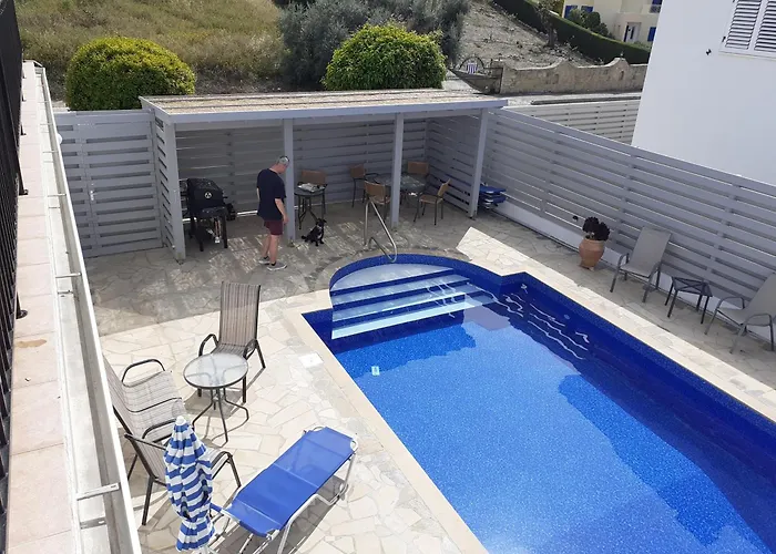 Iremia, A Peaceful 2-bed With Pool, Beneath Our Private アパート *